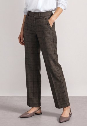 Street One, HIGH WAIST STRAIGT LEG HOSE IM CASUAL FIT - Pantalon classique - darkest brown