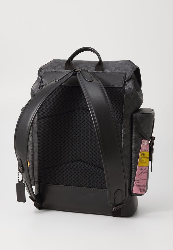 HITCH BACKPACK IN SIGNATURE WITH PATCHES - Rucksack3