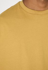 YOURTURN UNISEX 3 PACK BASIC OVERSIZED T-SHIRT - Navadna majica - dark purple - 406_tan - 717_olive - 604
