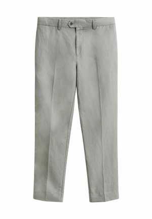 Pantalones formales gris claro con trabillas para cinturón, un botón frontal y una arruga en cada pierna, exhibidos planos sobre un fondo blanco.