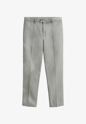 Pantalones formales gris claro con trabillas para cinturón, un botón frontal y una arruga en cada pierna, exhibidos planos sobre un fondo blanco.