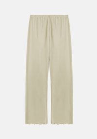 Pantalones de pierna ancha color beige claro, confeccionados en una tela suave, con una cinturilla elástica y detalles de dobladillo ondulado.