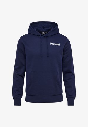 Dunkelblaue Kapuzenjacke mit Fronttasche, Zugbandkapuze und weißem Logo auf der Brust. Weiches Material mit gerippten Bündchen und Saum.