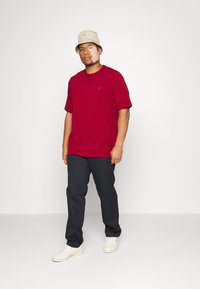 Tommy Hilfiger TEE - T-shirt básica - rouge