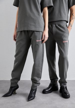 OUTER UNISEX - Pantaloni sportivi - ash