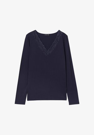 Marineblauwe lange mouwen shirt met een V-hals, voorzien van een decoratieve kantafwerking langs de halslijn. Glad stof met een normale pasvorm.