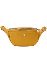 Marsupio in pelle gialla con compartimento principale con cerniera, ferramenta circolare in argento e design curvo e strutturato.