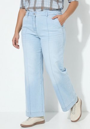 MIAMODA JEANS, WEITES BEIN, BÜGELFALTE - Flared jeans - light blue