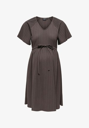 Robe de maternité rayée marron avec un décolleté en V, des manches courtes et un détail de taille nouée. Caractérisée par une texture douce et une coupe décontractée.