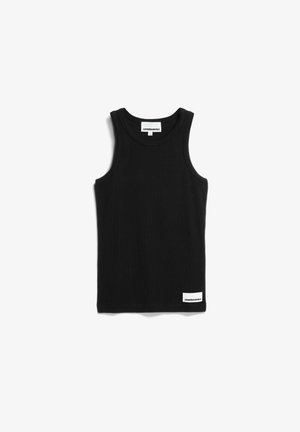 Zwart katoenen tanktop met een ronde halslijn, dikke schouderbanden en een klein wit merklabel nabij de zoom. Klassieke pasvorm, minimalistisch ontwerp.