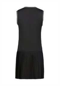 Robe noire sans manches avec un haut ajusté et une jupe plissée. Fabriquée en matière lisse, elle présente un col rond et des accents de finition subtils.