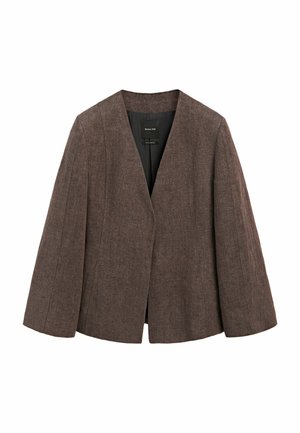 Brun skræddersyet kvinde-blazer med lange ærmer, åben front og sort inderfor, vist på hvid baggrund.