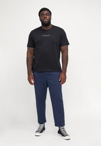 Calvin Klein Jeans PLUS MINIMAL LOGO TEE - Triko s potiskem - black