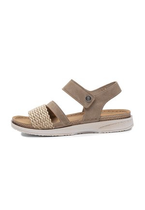 Brązowo-beżowy casualowy sandał z plecionym przednim paskiem, regulowanym paskiem na kostkę z guzikiem i białą, miękką podeszwą.