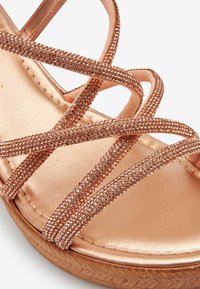 Next FOREVER COMFORT TUBULAR BLING ASYMMETRIC - Sandales à talons hauts - rose gold