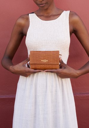 Gusti Leder GLORIA - Wallet - braun