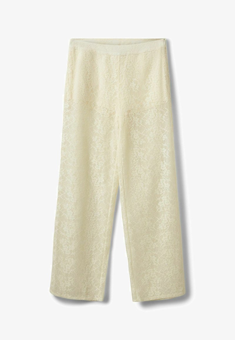 Pantalon en dentelle couleur crème avec une coupe droite, une taille élastique et un motif complexe de dentelle florale sur toute la surface.