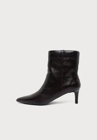 Nevybrané, dark brown