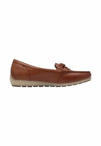 Mocassin en cuir marron à enfiler, coutures moc toe, pampille décorative et semelle légère en caoutchouc pour un usage décontracté.