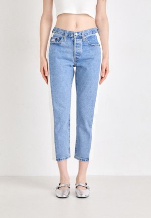 501® PANELED CROP - Džínsy s rovným strihom - bonjour