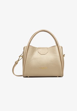 Petit sac à main en cuir beige texturé avec une seule poignée, une bandoulière amovible et une quincaillerie ton or sur fond blanc.