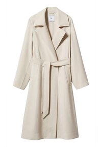 Beżowy długi płaszcz z dużym kołnierzem, z paskiem w talii, bocznymi kieszeniami i długimi rękawami. Gładka tekstura i minimalistyczny design.