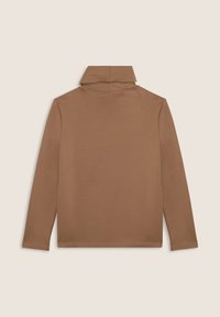 Top marrone a maniche lunghe con colletto alto, realizzato in tessuto morbido ed elastico. Presenta un design semplice e pulito; senza motivi o hardware visibili.