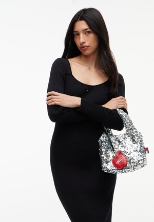 Tommy Jeans, SEQUIN LOGO CHARM SHOPPER BAG - Дамска чанта - silver-coloured