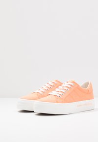 Tamaris LACE-UP - Trainers - peach neon