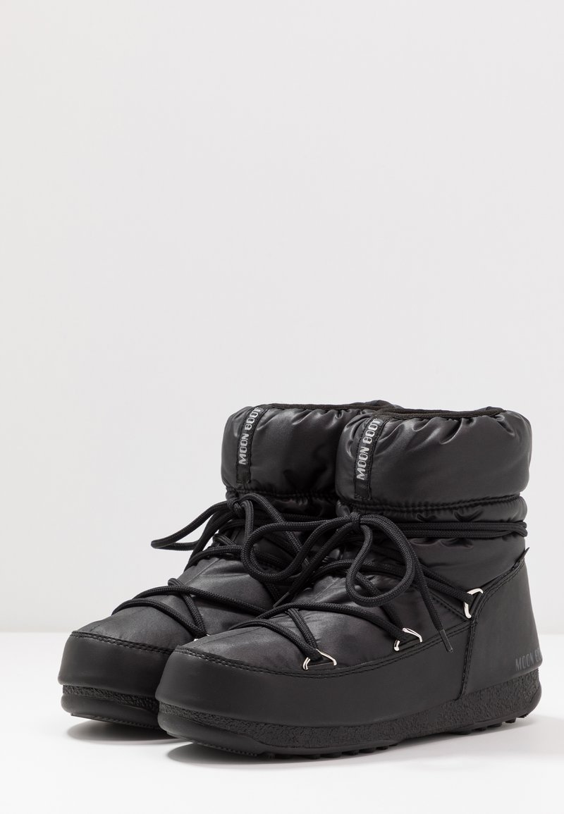 moon boot black low