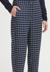 ICHI KATE CLOULE  - Püksid - patriot blue check