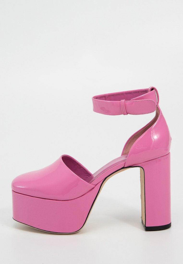 BY FAR Plateaupumps donkerroze