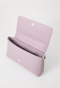 Calvin Klein MUST BAG - Rankinė - sea fog