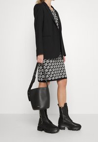 DKNY Robe fourreau - black