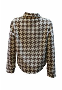 Sudadera de felpa en patrón de espiga en tonos marrón y beige, con cuello y mangas largas, que presenta un dobladillo redondeado y una textura suave.
