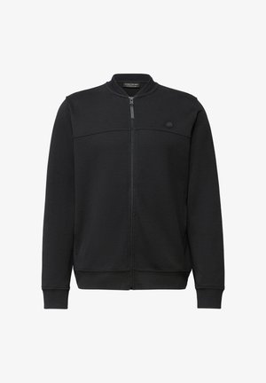 Chaqueta negra con cremallera hecha de tela suave. Presenta un cuello alto, puños acanalados y un diseño minimalista con un pequeño logo en el pecho.