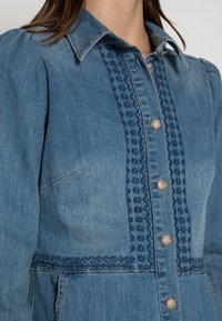 Cream ROSITA DRESS - Vestido de ganga - soft blue denim