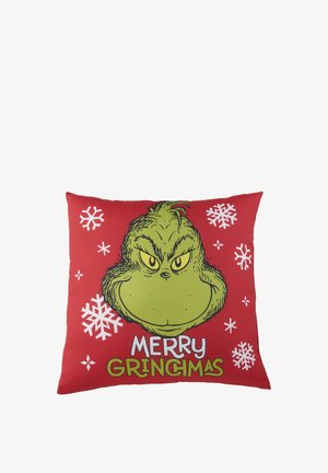 Cuscino rosso con un'immagine del Grinch verde e la scritta "MERRY GRINCIMAS". Presenta motivi di fiocchi di neve bianchi e una texture liscia e morbida.