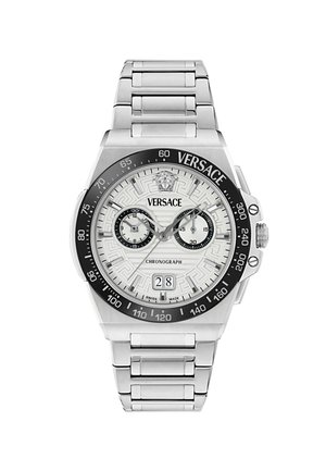 Versace sølv kronograf ur med hvid mønstret skive, sort bezel, Medusa-logo, datovisning og rustfri stålarmbånd.