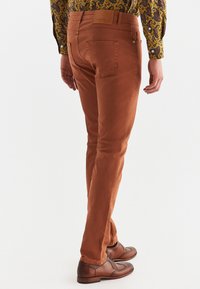 Pako Lorente Jeansy Slim Fit