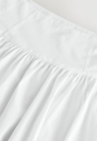 Non sélectionné, white