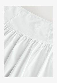 Sélectionné, white