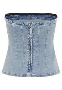 Corpetto in denim blu chiaro con cuciture verticali e chiusura con cerniera frontale su sfondo bianco.