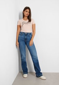 Guess - T-shirt z nadrukiem