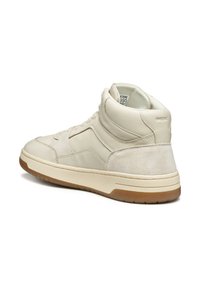 Zapatillas altas en cuero y ante color crema claro, con un acabado texturizado, collar suave y suela de goma con un acento de color goma.