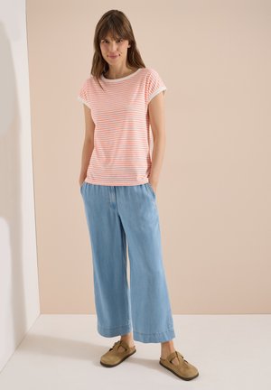 Cecil, T-SHIRT WITH BOAT NECK AND STRIPES - T-shirts print - coral