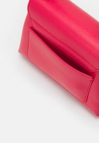 Furla MINI TOP HANDLE - Sac à main - flame