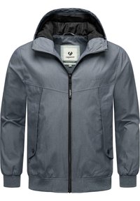 Siva zip-up jakna s kapuco, z notranjim črnim podstavljanjem, sprednjimi žepi, elastičnimi manšeti in gladko teksturo. Natisnjen logotip znotraj.