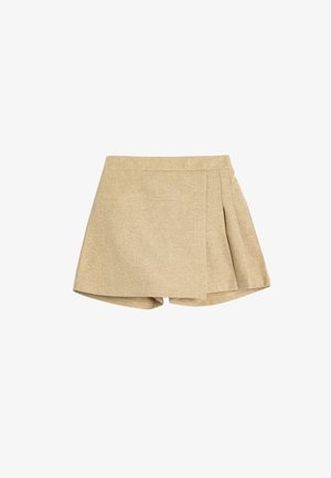 Beige, gegoten shorts met een wikkelontwerp en plooien. Heeft een aansluitende taille en een zoom die lichtjes rondloopt aan de onderkant.