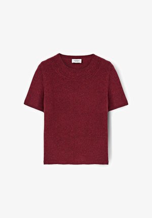 Kurze Ärmel, Rundhals-Pullover in tiefem Burgunderrot. Weicher Stoff mit gerippten Details an Halsausschnitt und Saum. Keine sichtbaren Muster oder Verzierungen.